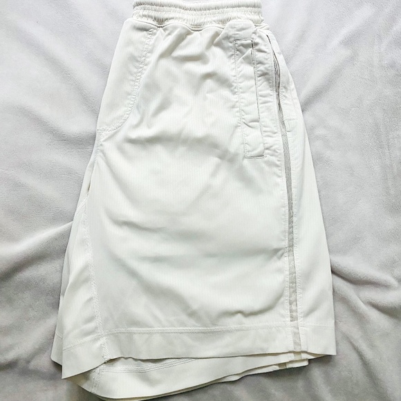 lululemon athletica Other - Men's Lululemon Lined Short 9" White size L, no signs of wear